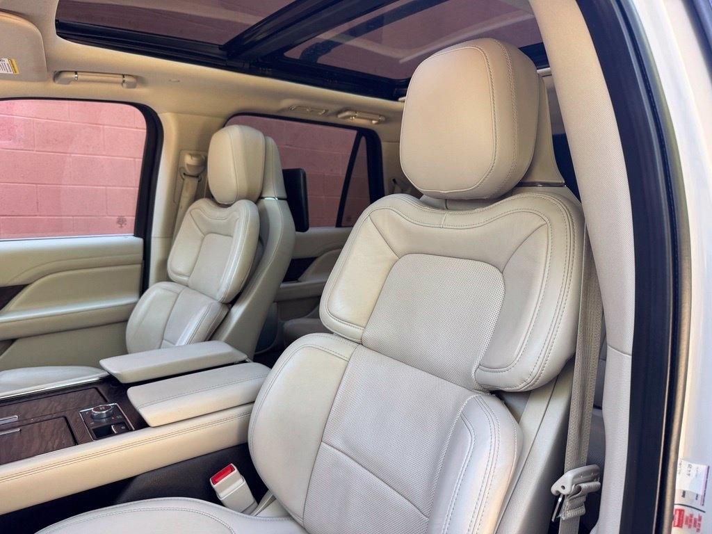 Lincoln Navigator L photo 10