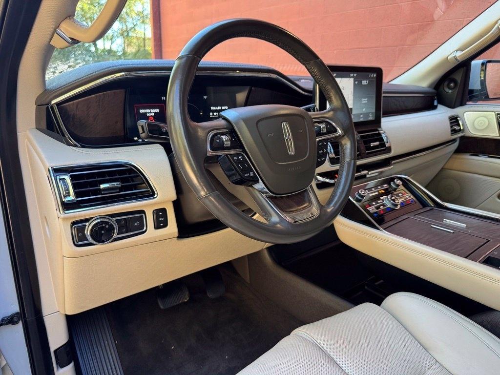 Lincoln Navigator L photo 11