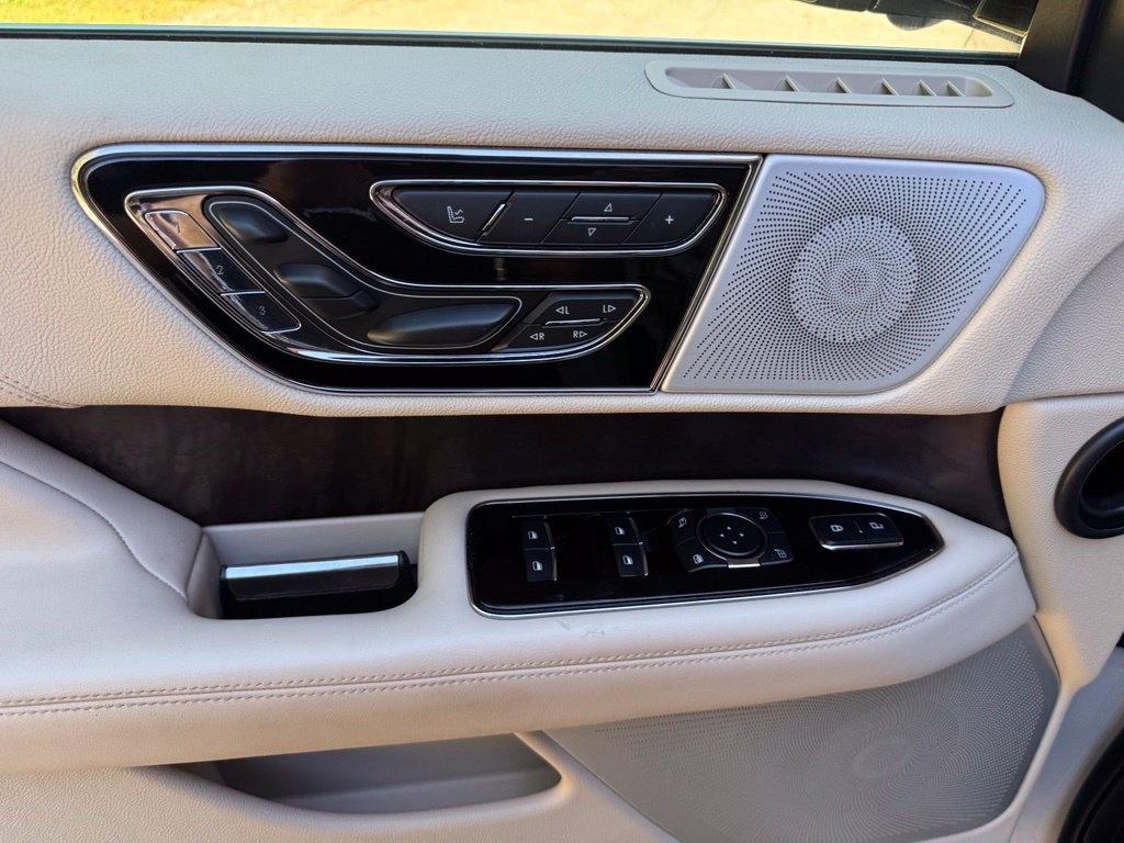 Lincoln Navigator L photo 13