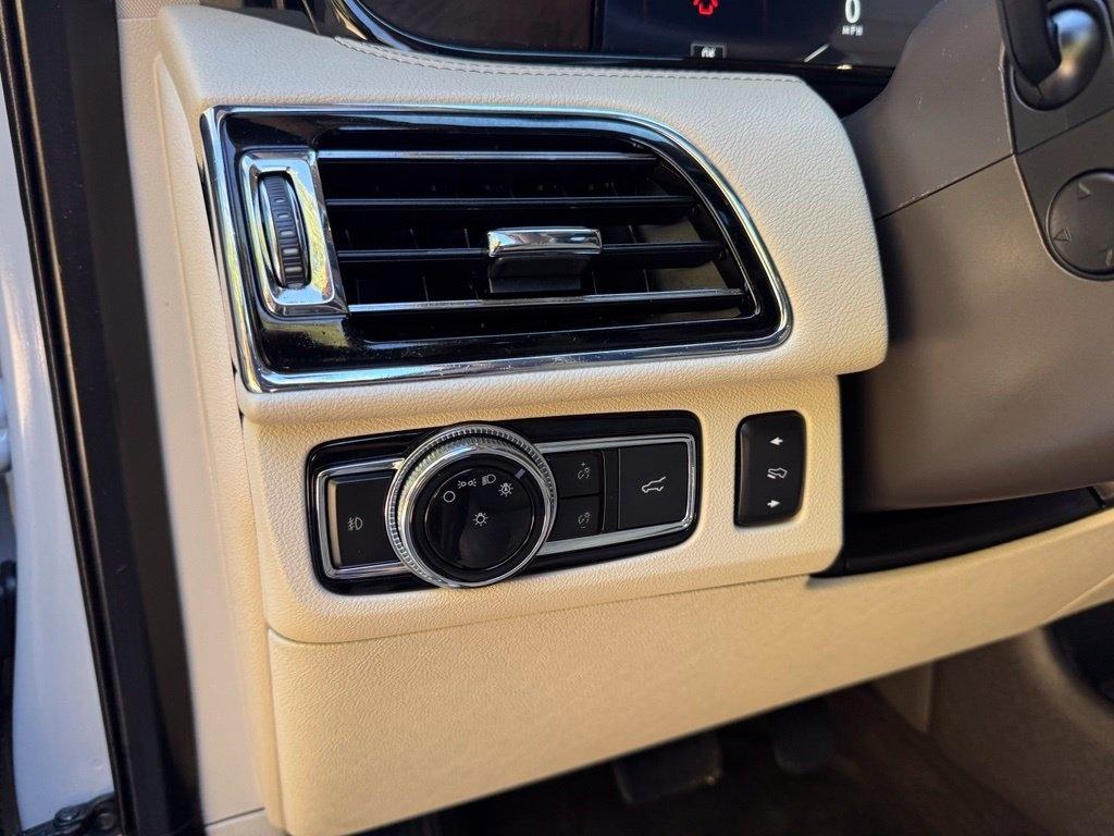 Lincoln Navigator L photo 14