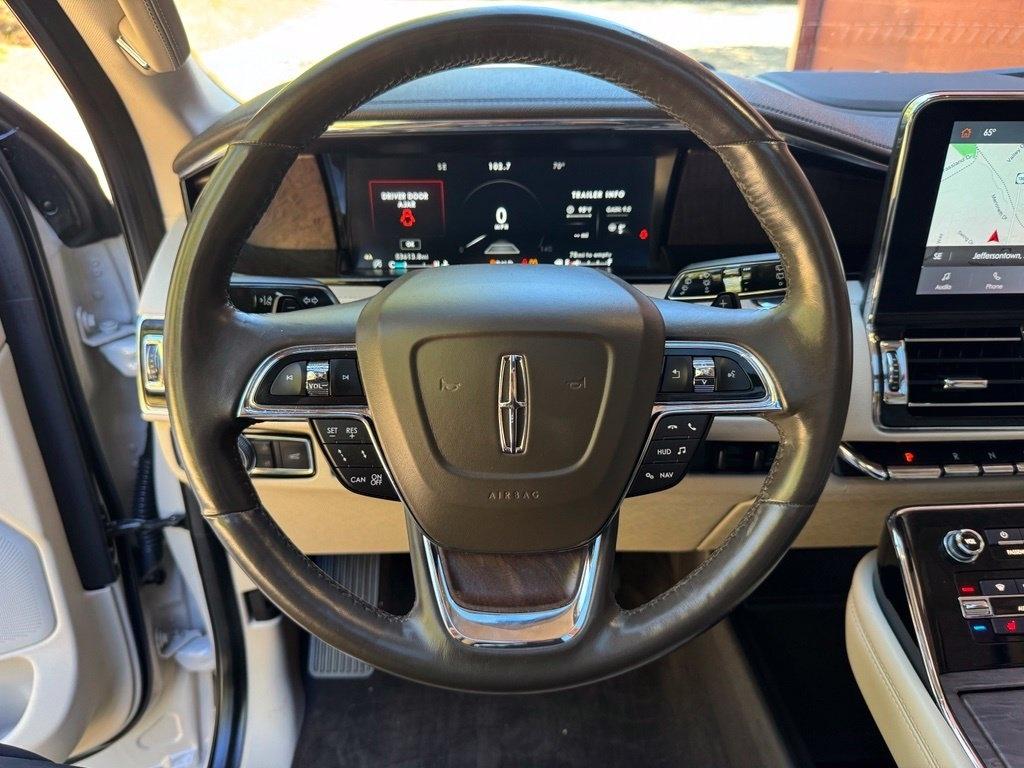 Lincoln Navigator L photo 16