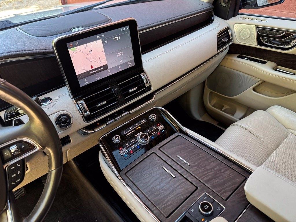 Lincoln Navigator L photo 17