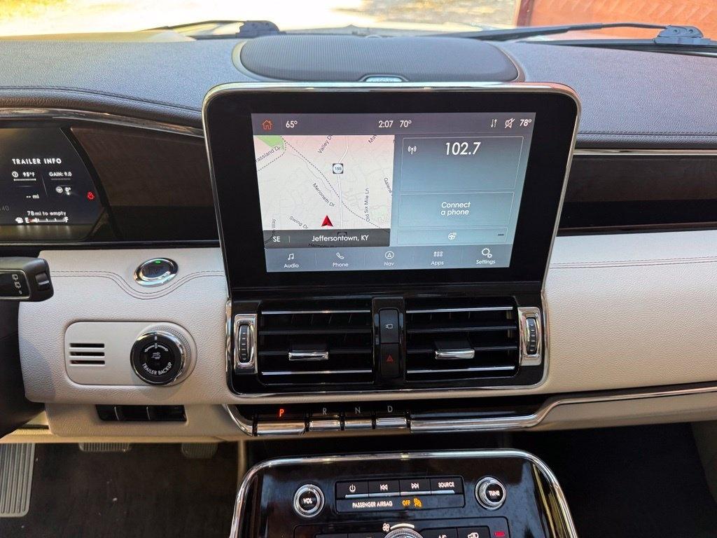 Lincoln Navigator L photo 18