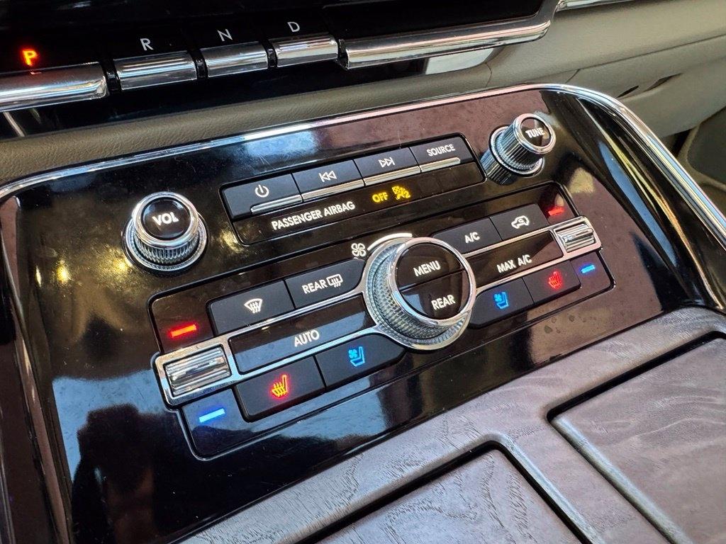 Lincoln Navigator L photo 22