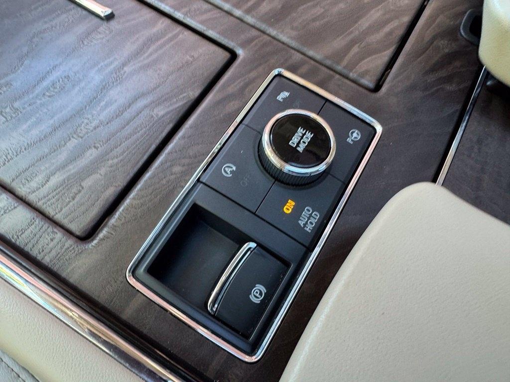 Lincoln Navigator L photo 23