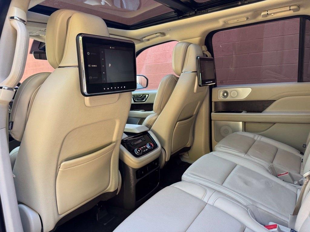 Lincoln Navigator L photo 25