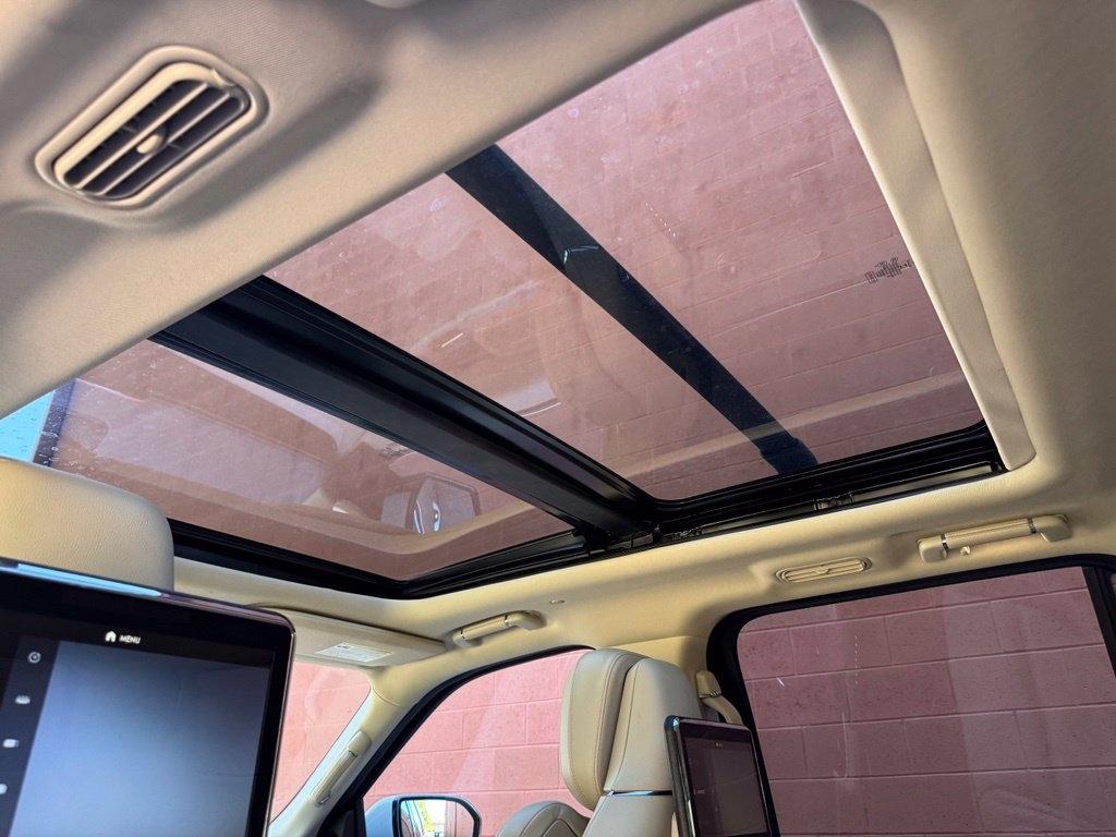 Lincoln Navigator L photo 27