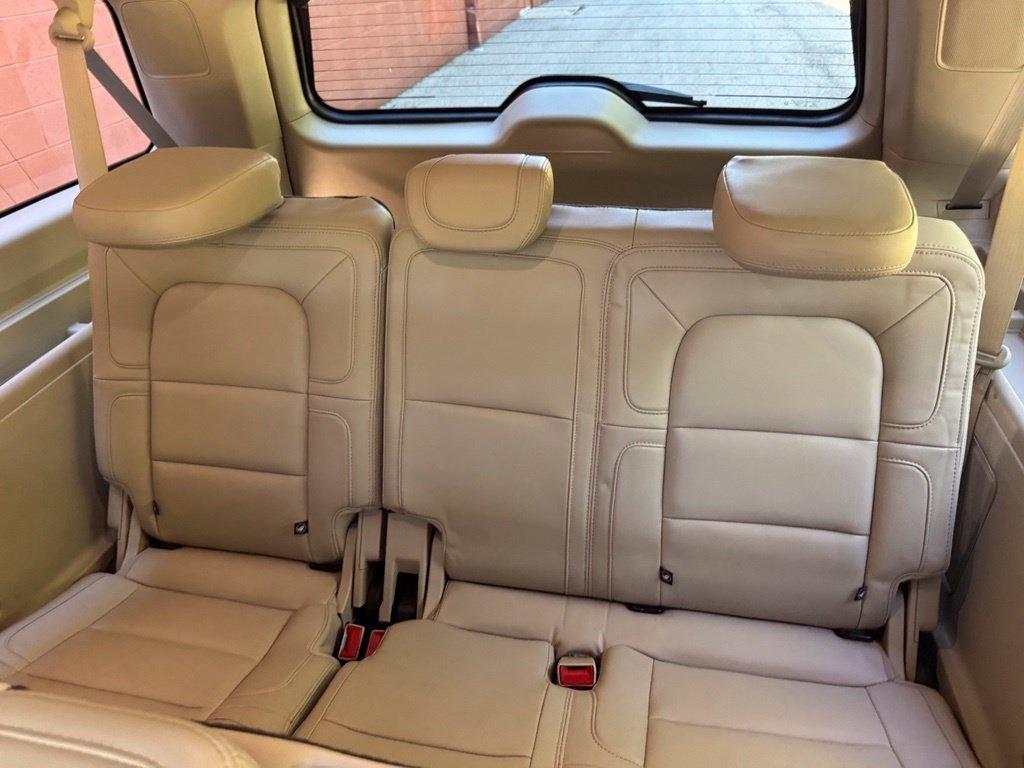 Lincoln Navigator L photo 29