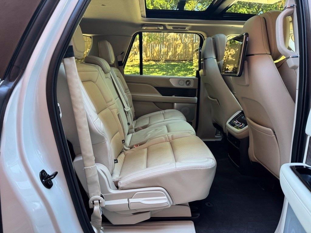 Lincoln Navigator L photo 33