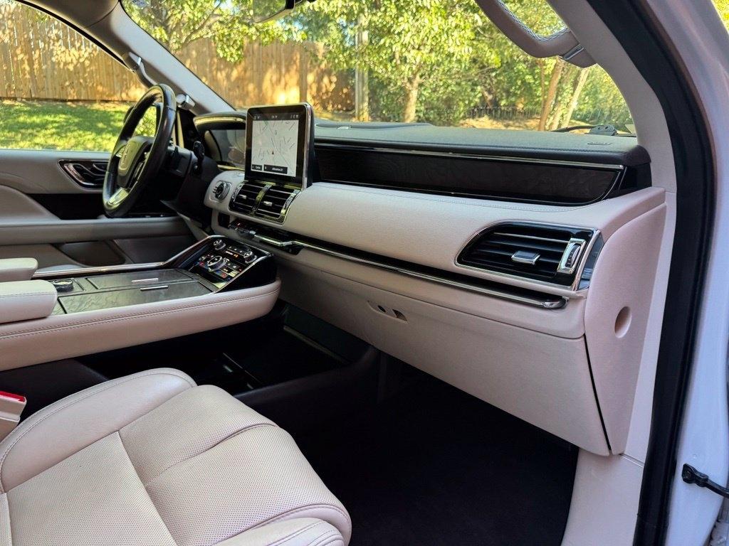 Lincoln Navigator L photo 39
