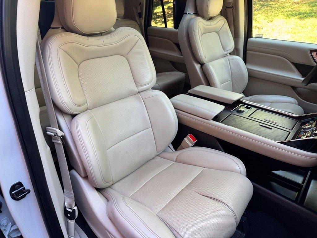 Lincoln Navigator L photo 40