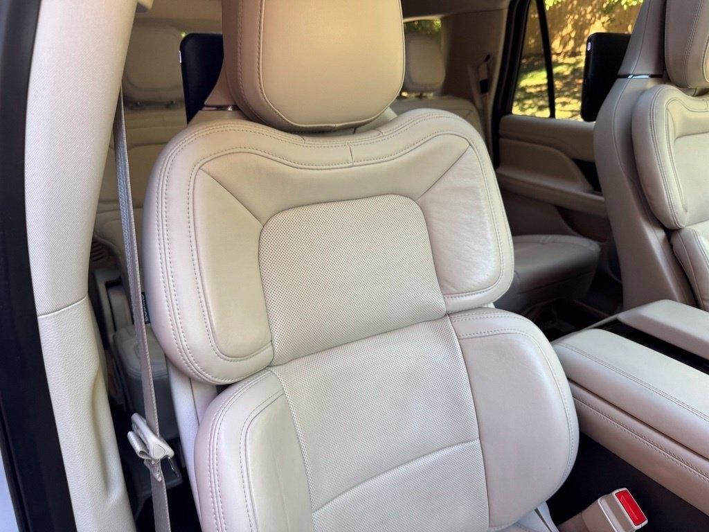 Lincoln Navigator L photo 41
