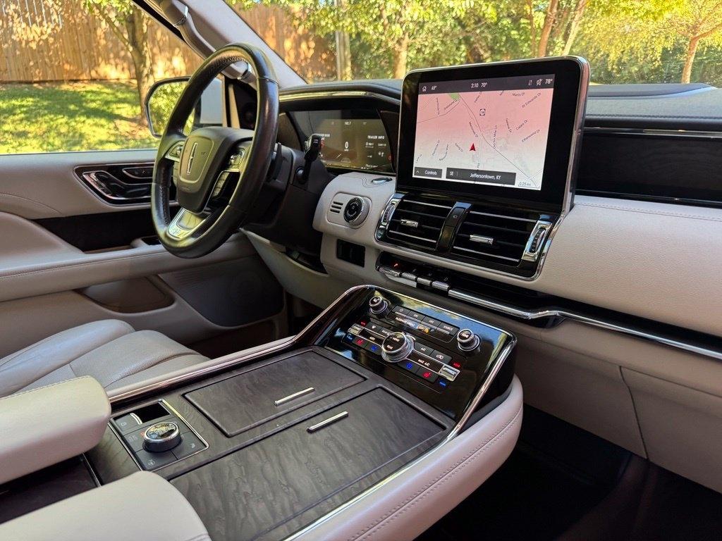 Lincoln Navigator L photo 43