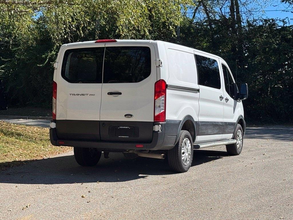 Ford Transit photo 5
