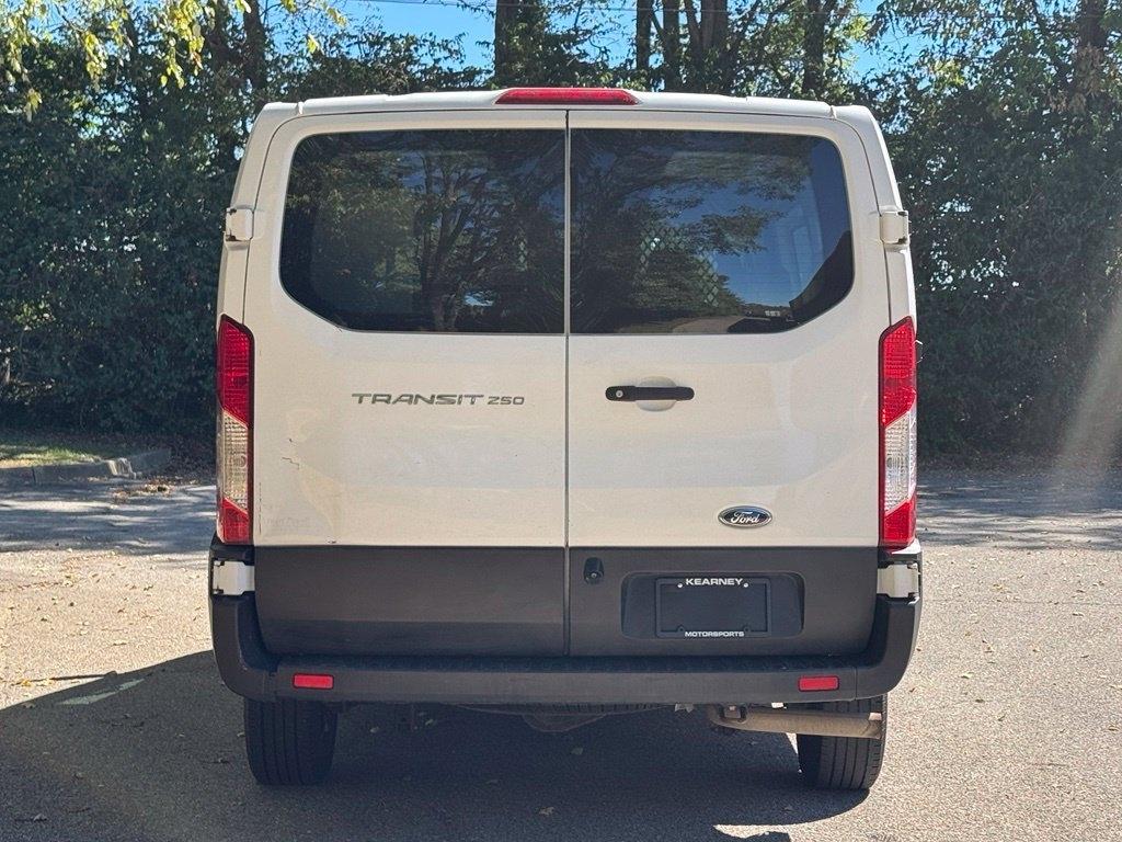Ford Transit photo 6