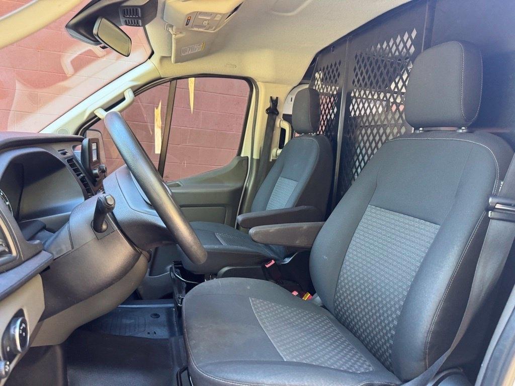 Ford Transit photo 9