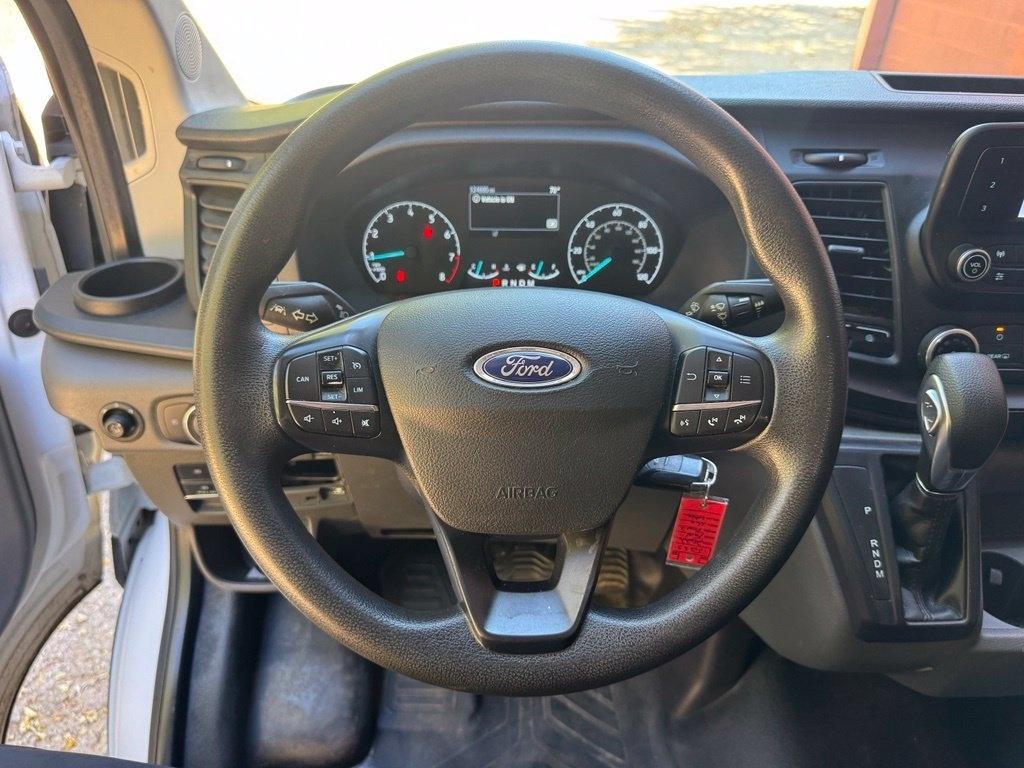 Ford Transit photo 12
