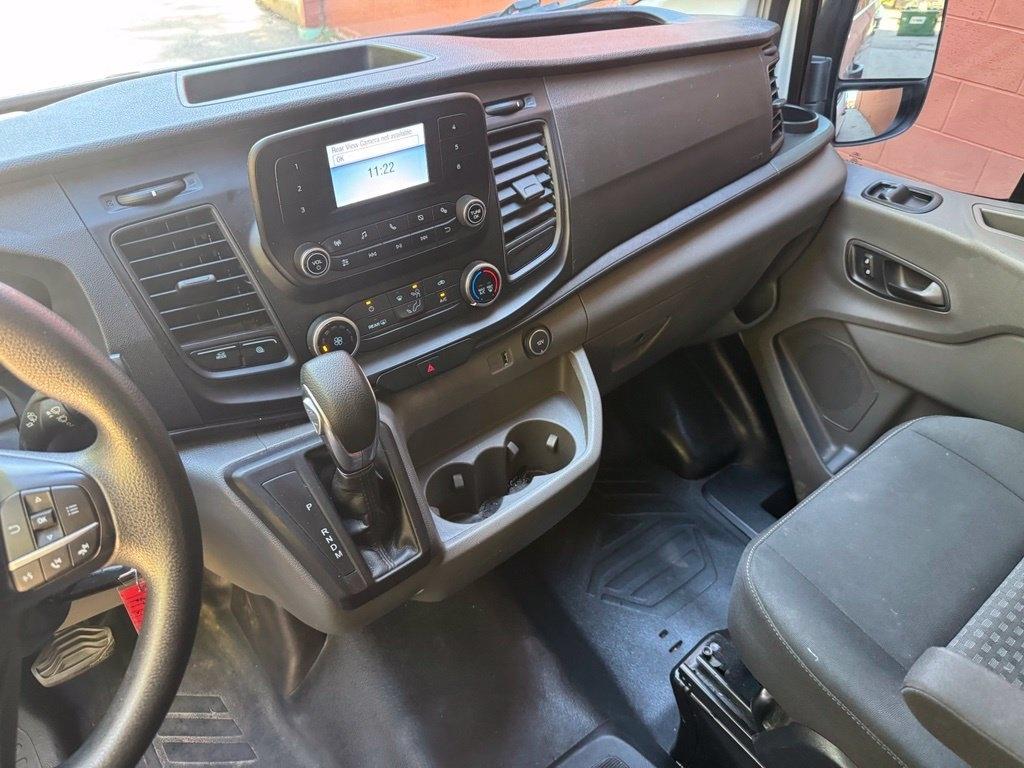 Ford Transit photo 13