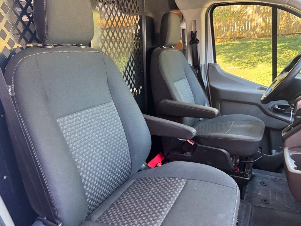 Ford Transit photo 17