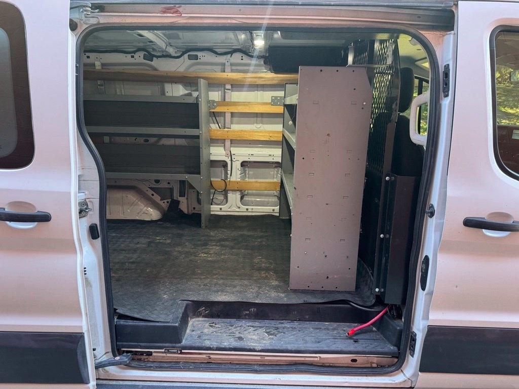 Ford Transit photo 19