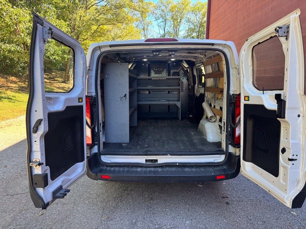 Ford Transit photo 23