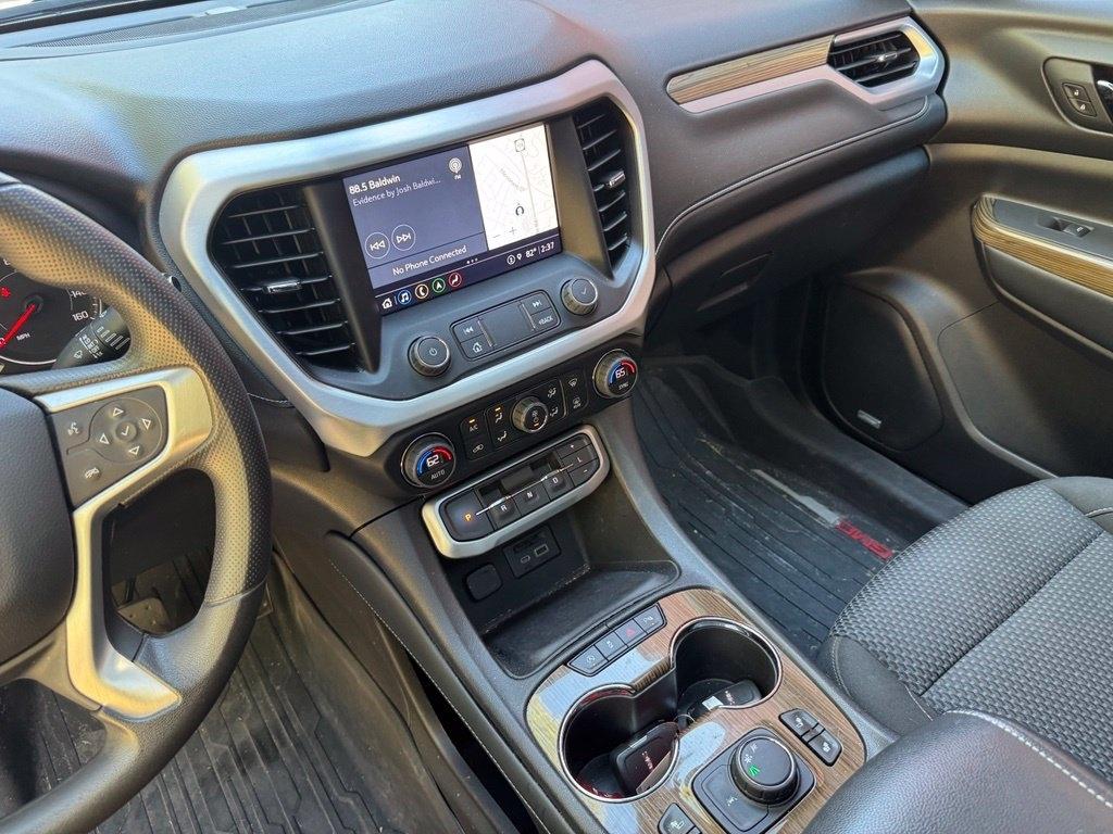 GMC Acadia photo 11
