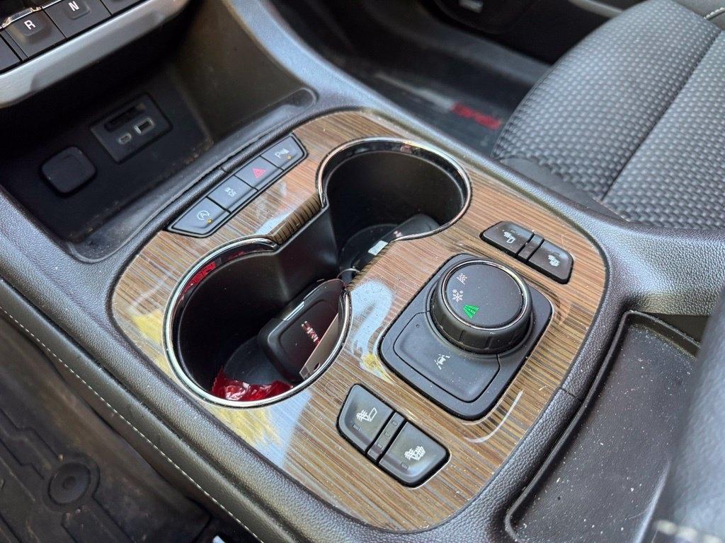 GMC Acadia photo 13