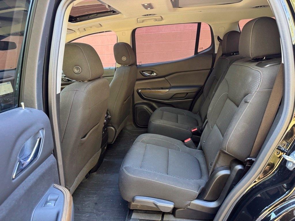 GMC Acadia photo 14