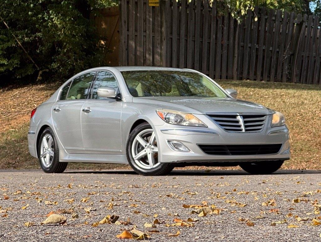 Hyundai Genesis  2012
