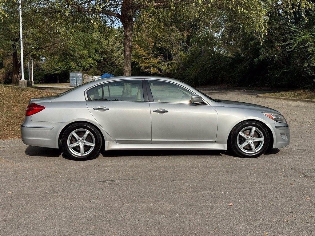 Hyundai Genesis  2012
