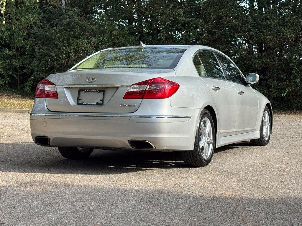Hyundai Genesis  2012