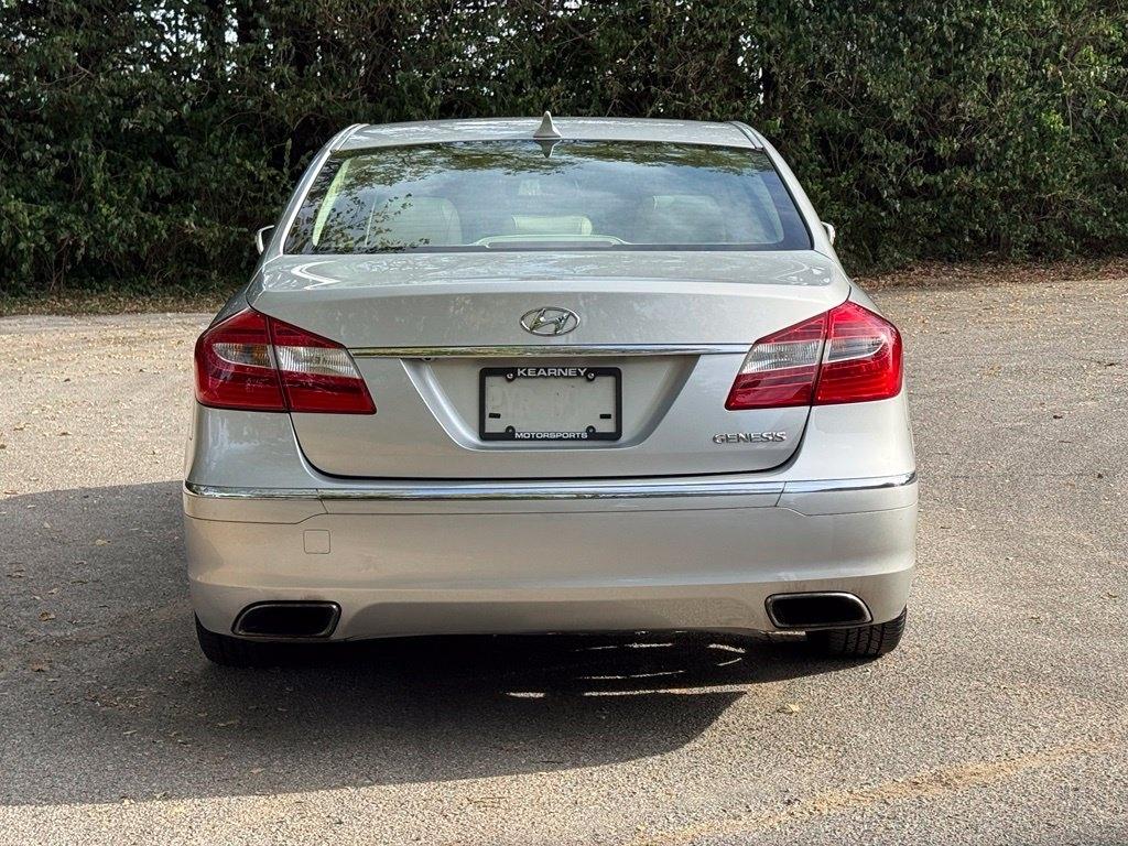 Hyundai Genesis  2012
