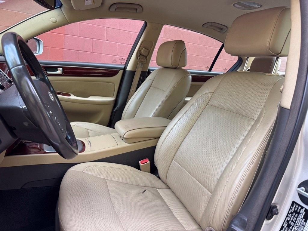 Hyundai Genesis  2012