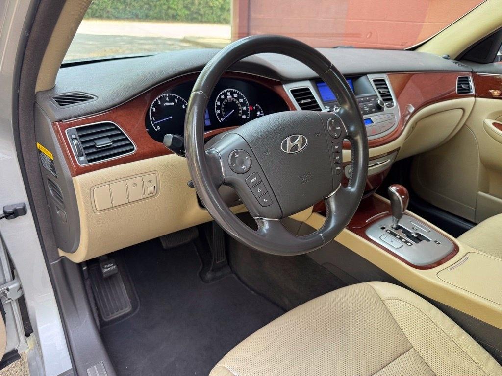 Hyundai Genesis  2012