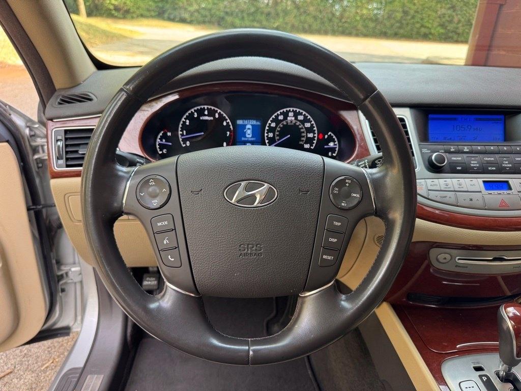 Hyundai Genesis  2012
