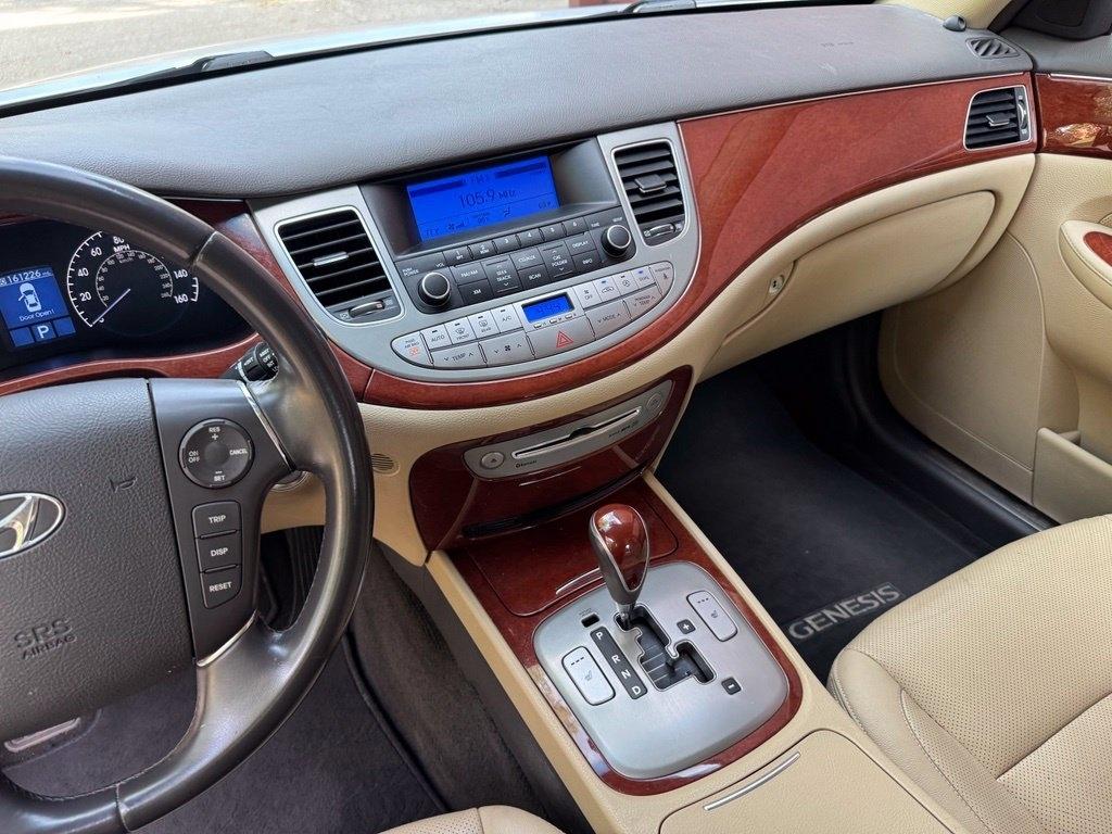 Hyundai Genesis  2012