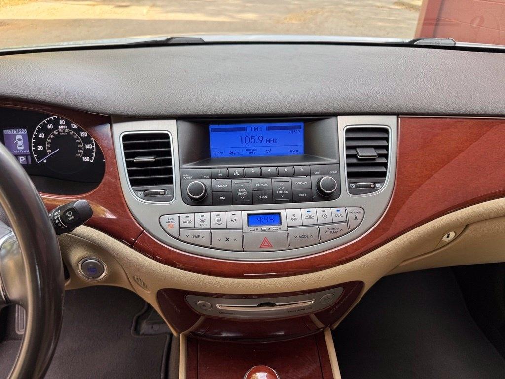 Hyundai Genesis  2012