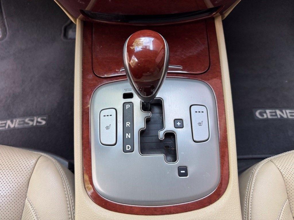 Hyundai Genesis  2012