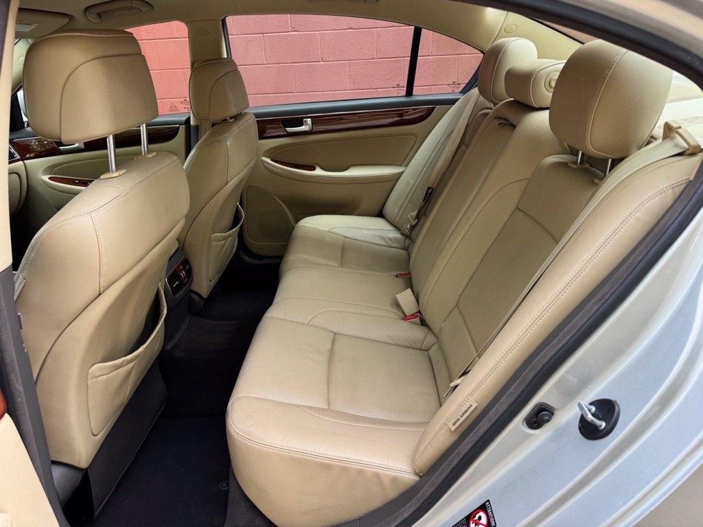 Hyundai Genesis  2012