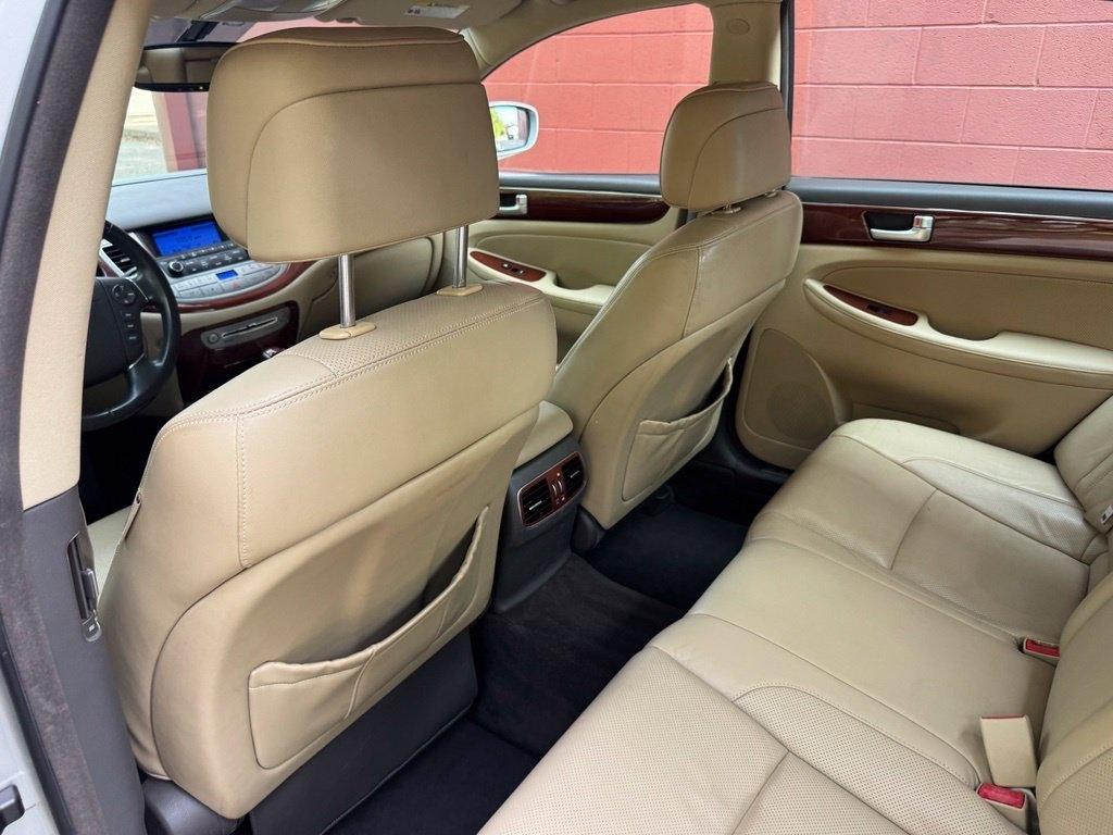 Hyundai Genesis  2012