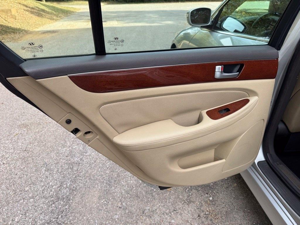 Hyundai Genesis  2012