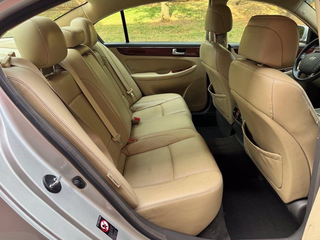 Hyundai Genesis  2012