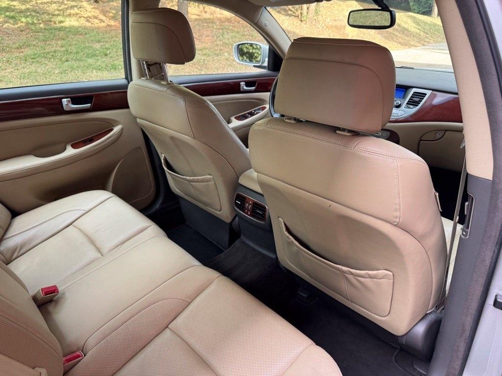 Hyundai Genesis  2012