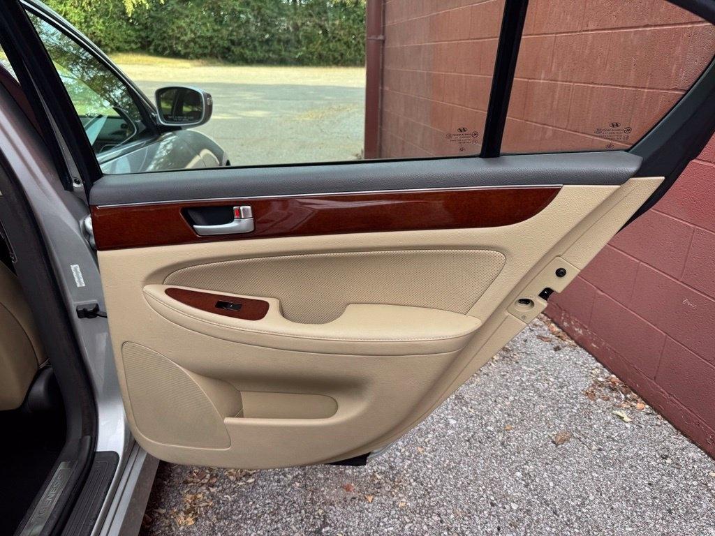 Hyundai Genesis  2012