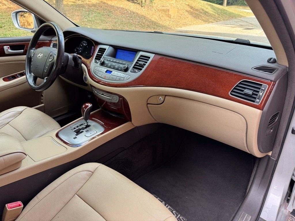 Hyundai Genesis  2012
