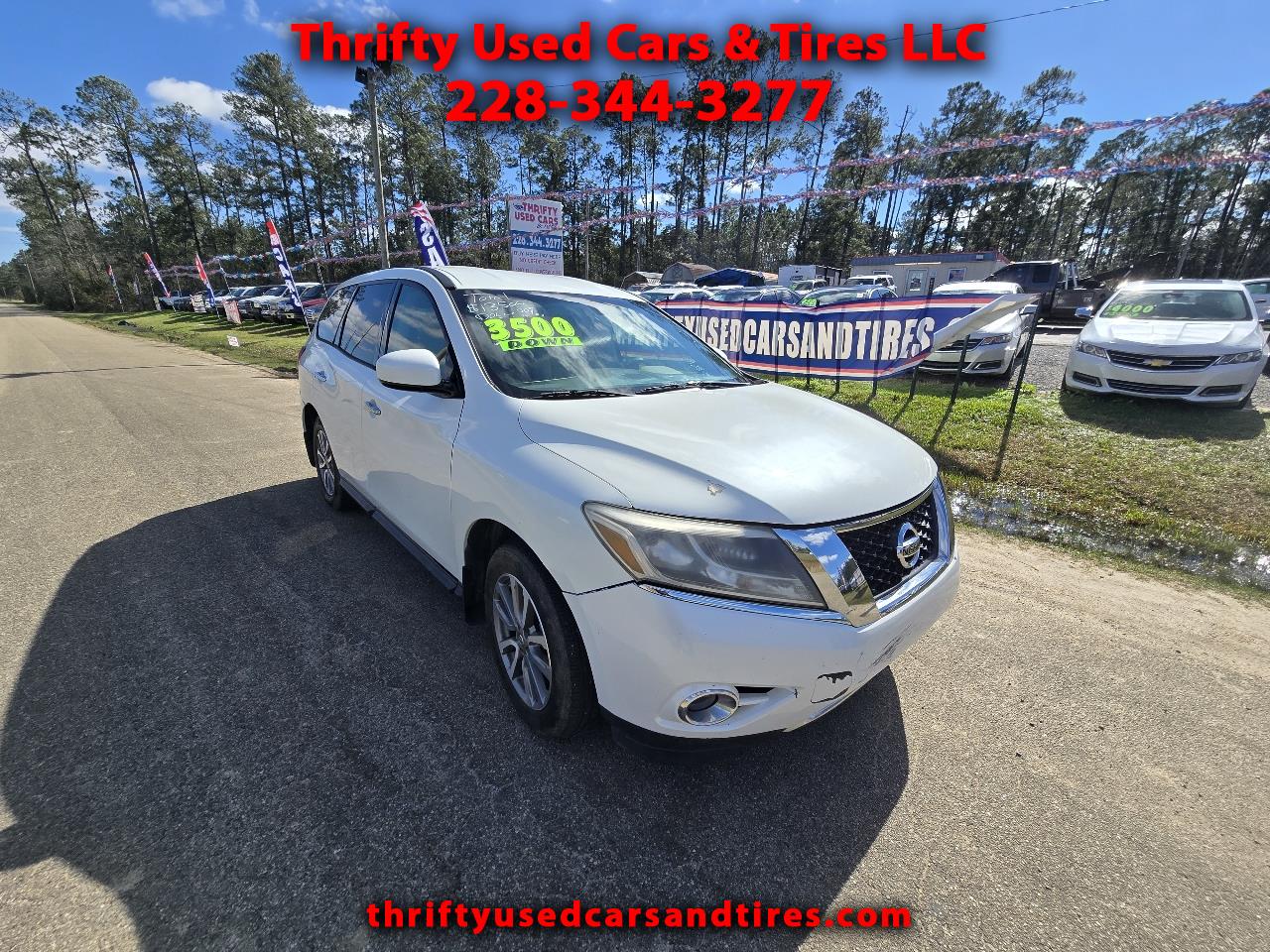 Nissan Pathfinder SV 2WD 2015 Nissan Pathfinder SV 2WD 2015