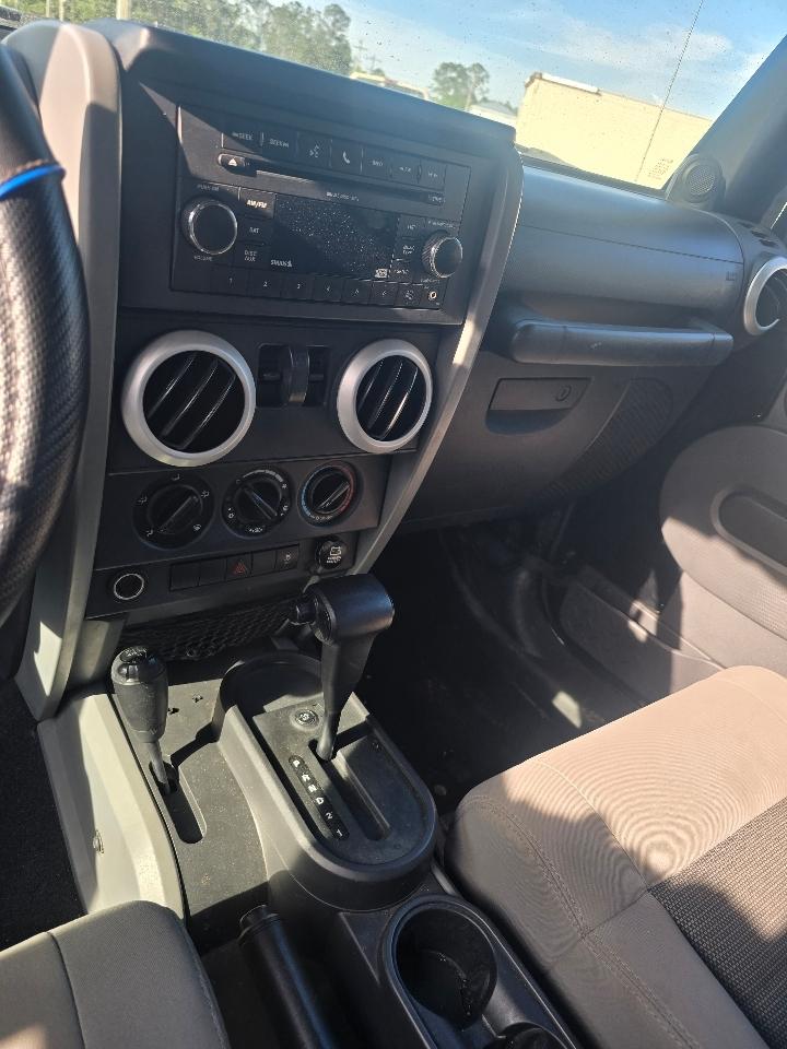 Jeep Wrangler Sahara 4WD 2010