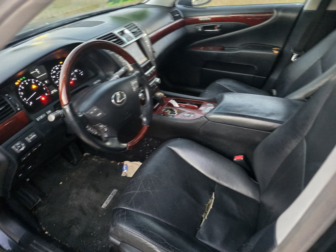 Lexus LS 460 Luxury Sedan 2010