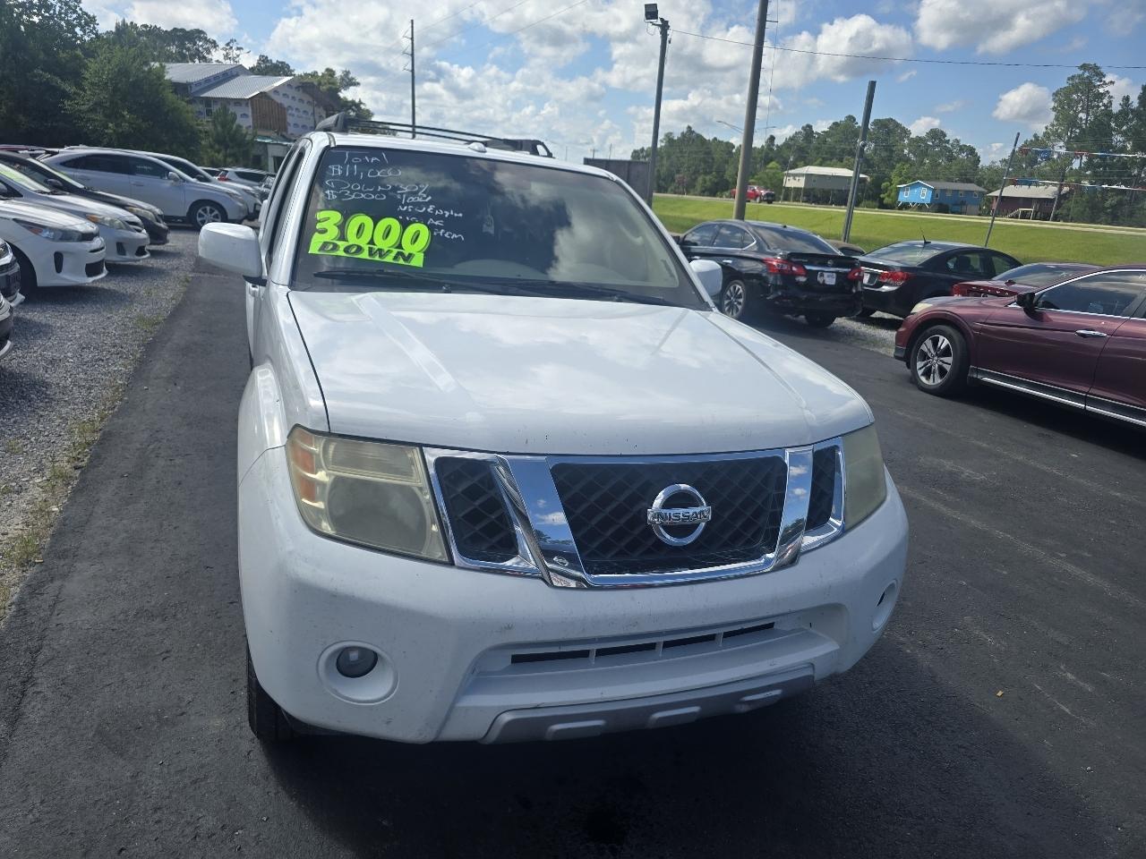 Nissan Pathfinder LE 4WD 2011