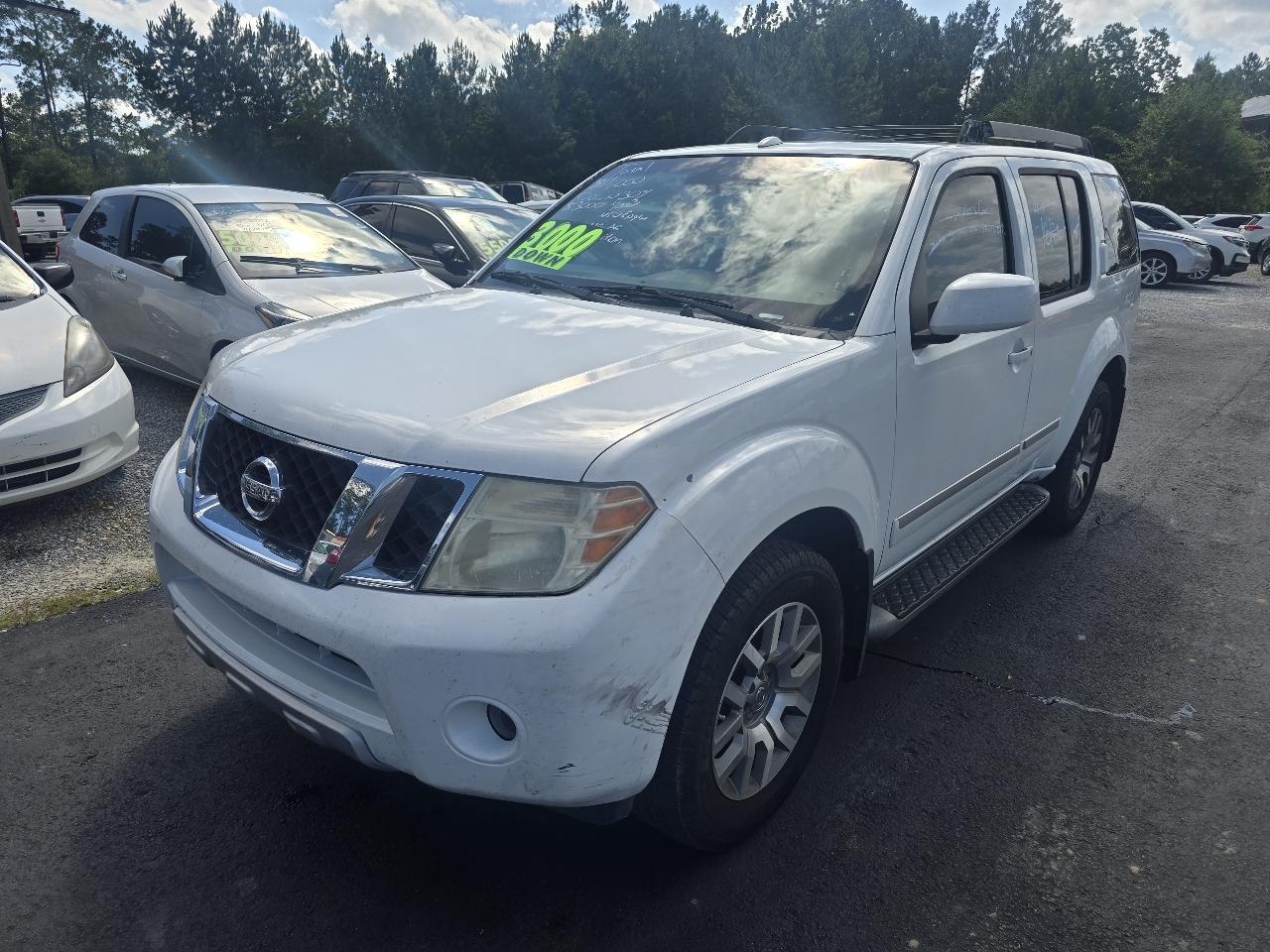 Nissan Pathfinder LE 4WD 2011